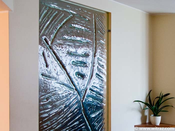 Colourless solid art glass wall