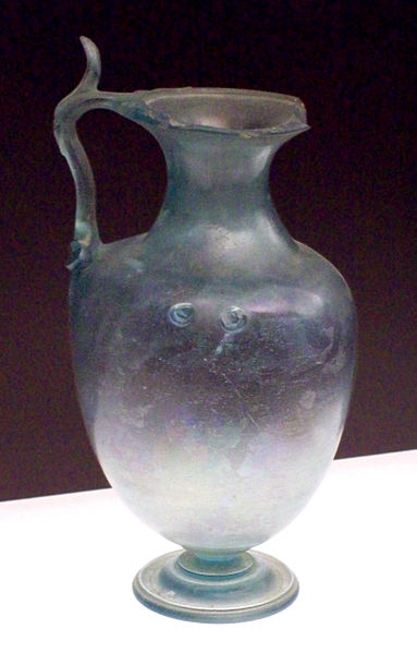 383px-Roman_glass_hydria_from_Baelo_Claudia_M.A.N._1926-15-287_01